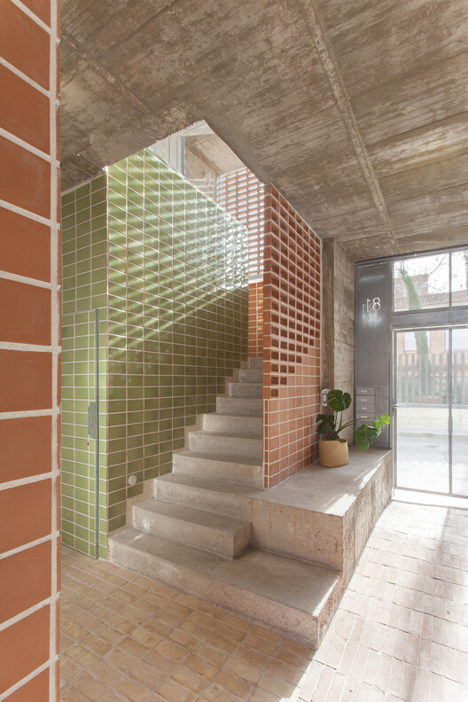Botijo ​​House / ALE Estudio - Фотография интерьера, лестница, кирпич