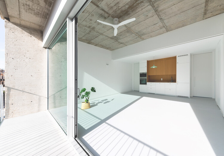 Botijo ​​House / ALE Estudio - Фотография интерьера, кухня, окна, дверь
