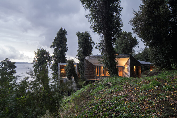 MM House / Benjamin Goñi Arquitectos + Claro + Westendarp arquitectos - Фотография экстерьера, окна, лес