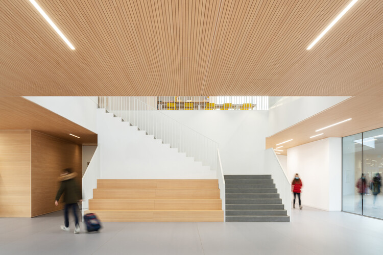 Средняя школа / Artico Fracassi + Marco Zito – Фотография интерьера, лестница