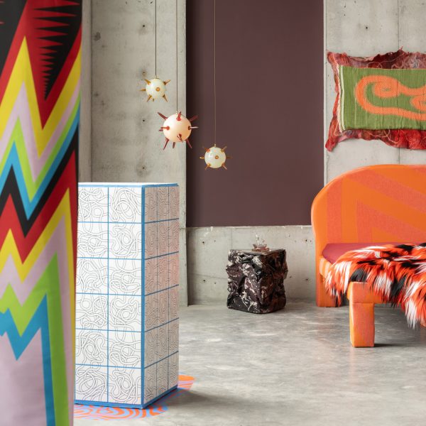 «Эксцентричная» мебель от странных дизайнеров заполняет пространство студии в Бушвике