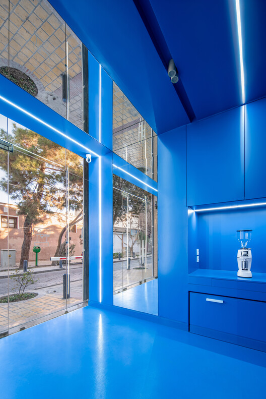 Кафе Pergas / Офис SAD и студия AMA - Фотография экстерьера, окна, балка