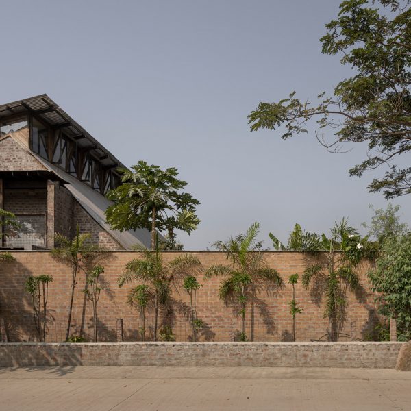 Kiron Cheerla Architecture венчает дом Потта в Индии крышей, напоминающей фонарь
