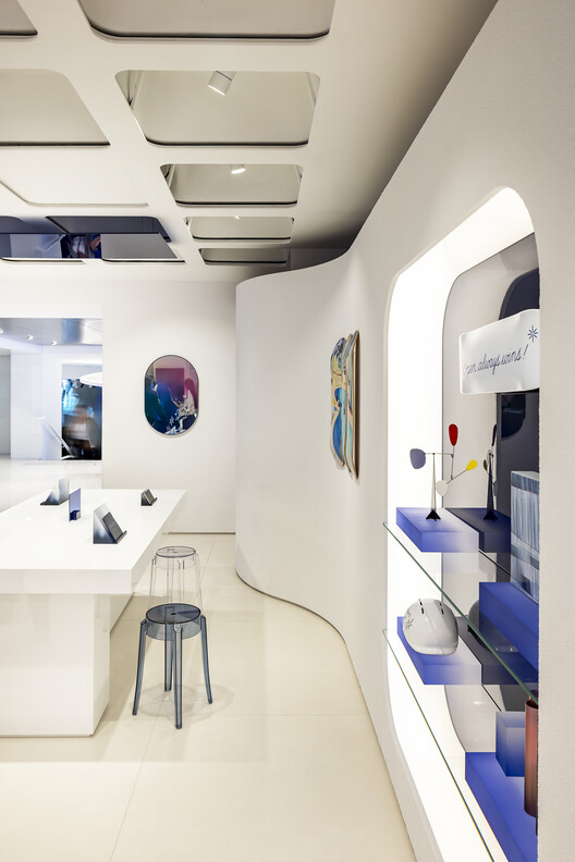 Исследуйте временный магазин Жана Нувеля на Елисейских полях в Париже через призму Джада Силлы — изображение 9 из 11