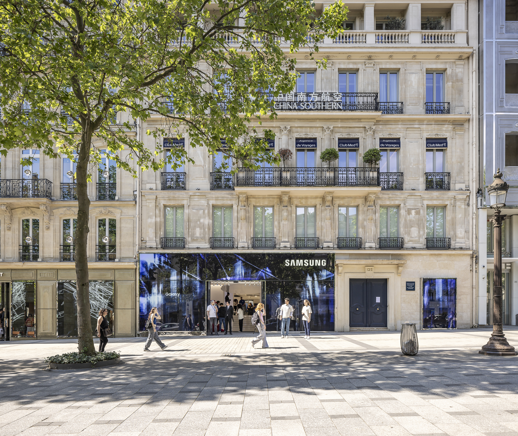 Исследуйте всплывающий магазин Жана Нувеля на Елисейских полях в Париже через призму Джада Силлы