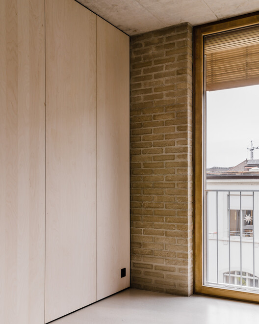 Жилой дом «Грязный Гарри» / NEUME — фотография интерьера, окна