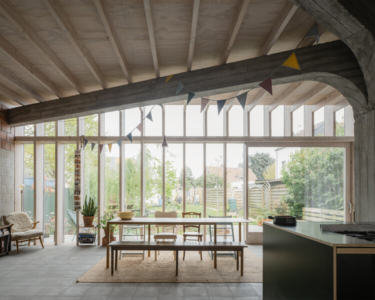 T(uin)HUIS Atelier / Atelier Janda Vanderghote - Фотография интерьера, окна, балка