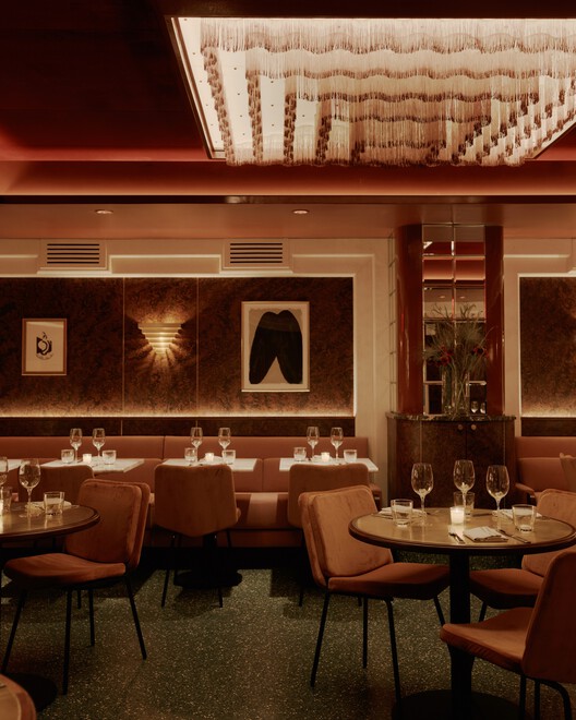 Ресторан и бар Sotto / Проектирование деталей и работ - Фотография интерьера, стол, стул, окна