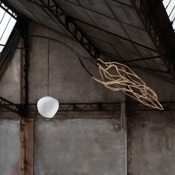 Жером Перейра создает светильники из ветвей деревьев для Galerie Philia