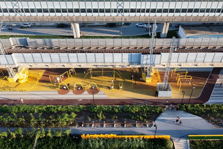 Обновление города снизу: 10 общественных пространств, которые восстанавливают заброшенную городскую инфраструктуру — изображение 10 из 21