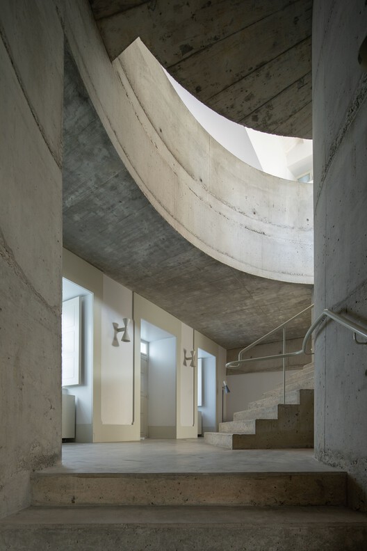 Национальный инновационный центр / Хоаким Портела Аркитетос - Фотография интерьера, лестница, колонна