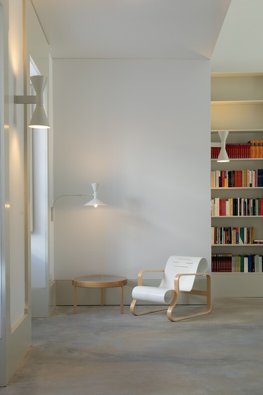 Национальный инновационный центр / Joaquim Portela Arquitetos - Фотография интерьера, шкаф, стеллаж, стул