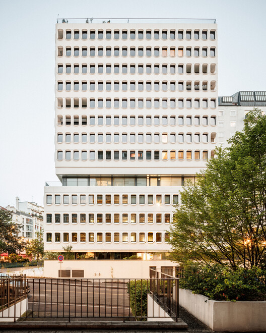 Здание PONG / CALQ + Bond Society — фотография экстерьера, окна, фасад