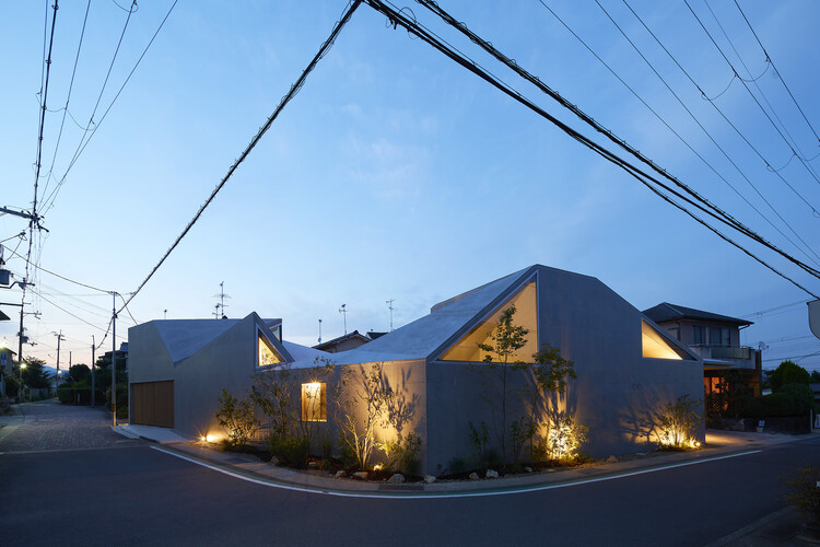 Дом в Майтамоне / Томохиро Хата Архитектор и партнеры - Фотография экстерьера, окна