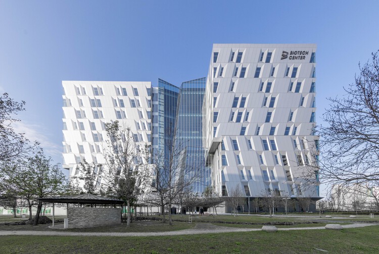 Центр биотехнологических исследований и инкубации Синьчжу, фаза III / JJP Architects & Planners — изображение 9 из 26