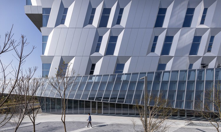Центр биотехнологических исследований и инкубации Синьчжу, фаза III / JJP Architects & Planners - Экстерьерная фотография, окна, фасад