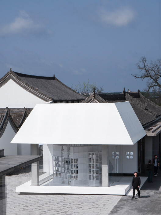 Магазин White Is Good в Weipo / designRESERVE - Фотография экстерьера, фасада