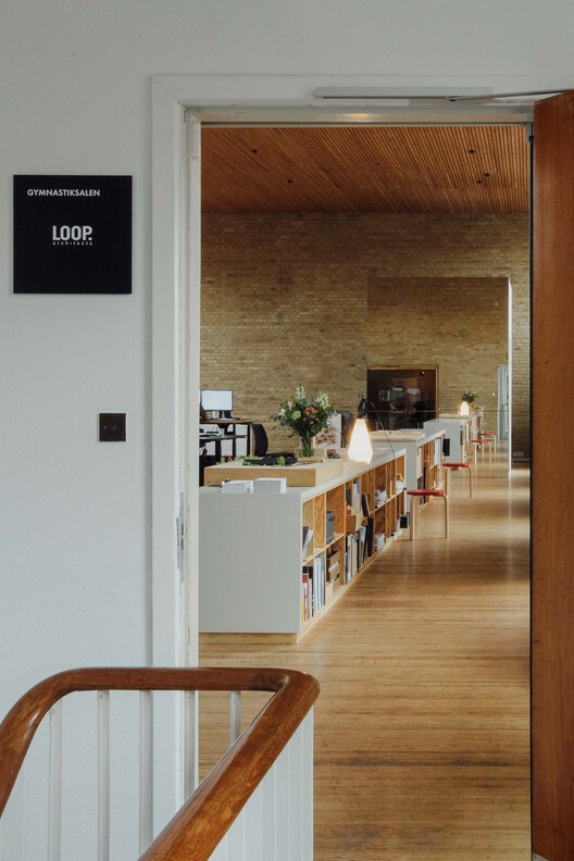 Paradiset Studio / LOOP Architects - Фотография интерьера, стол, стул