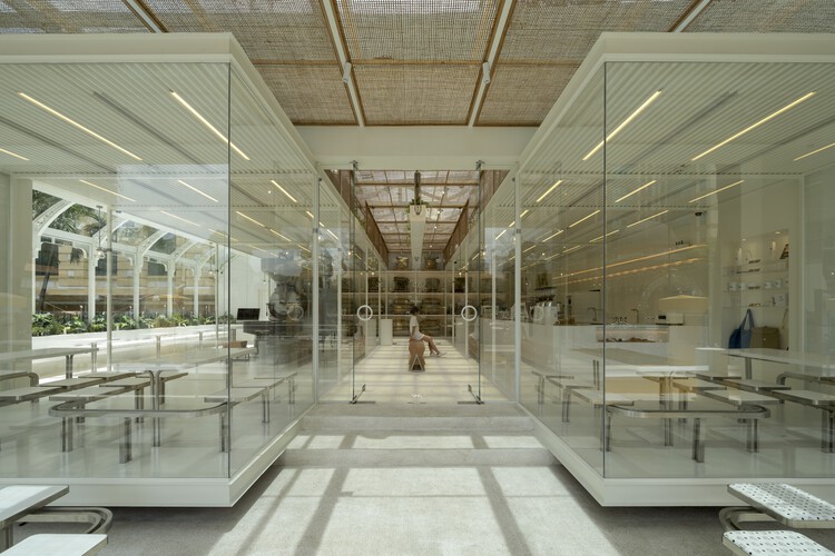 % Arabica Ho Chi Minh City Roastery / Nguyen Khai Architects & Associates — изображение 1 из 33