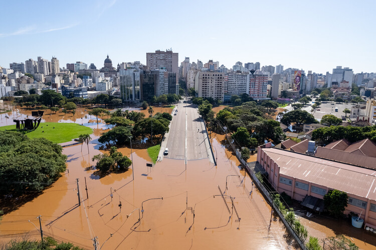 Наводнения в Риу-Гранди-ду-Сул: трагедия неустойчивых городов – изображение 1 из 16