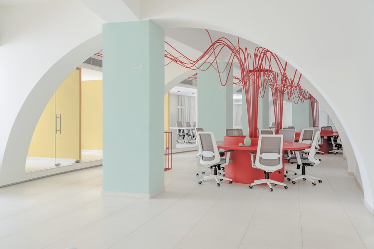 Штаб-квартира Elance Learning / Архитектура Vili & Vé - Фотография интерьера, стул