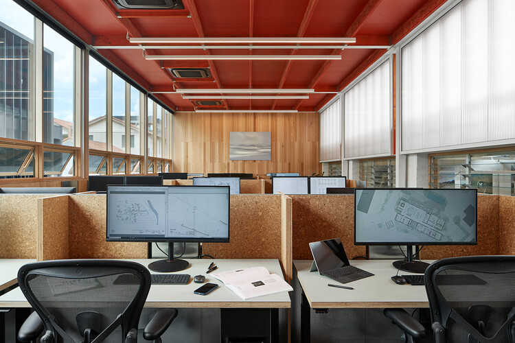 JCB Studio / Jackson Clements Burrows Architects - Фотография интерьера, стол, окна, стул