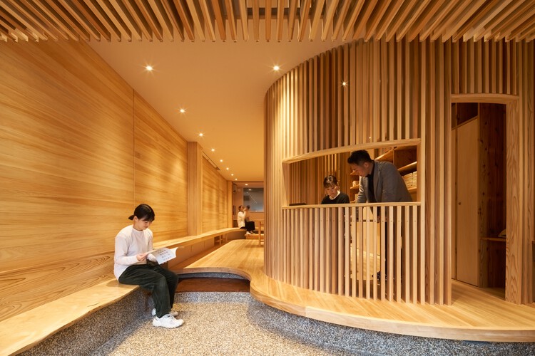 WA House / ujizono Architects - Фотография интерьера, перила