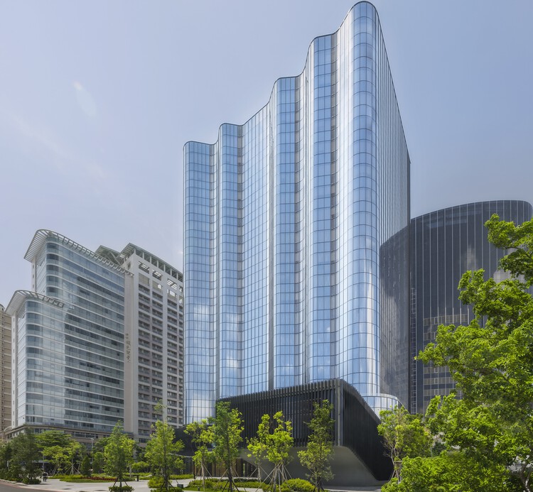 Winbond Electronics Corporation Zhubei Building / XRANGE Architects — фотография экстерьера, городской пейзаж, фасад
