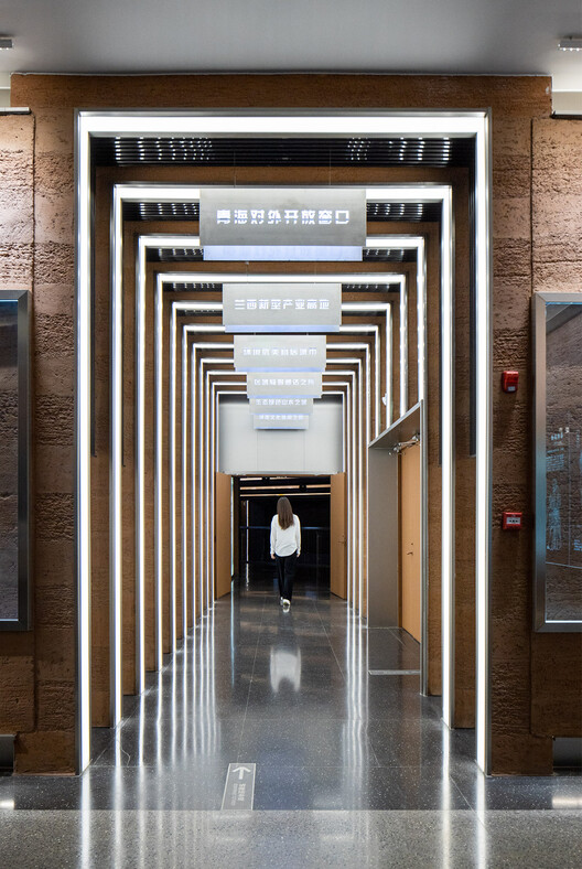 Выставочный зал городского планирования города Хайдун / CADG - Фотография интерьера, колонна