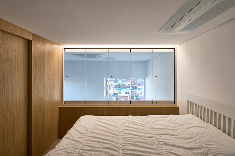 Samseon-dong Mix-use / Round Architects - Фотография интерьера, Спальня, Кровать