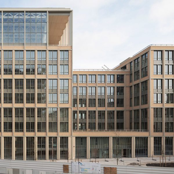Dream завершает строительство деревянного офисного здания для Олимпийской деревни в Париже
