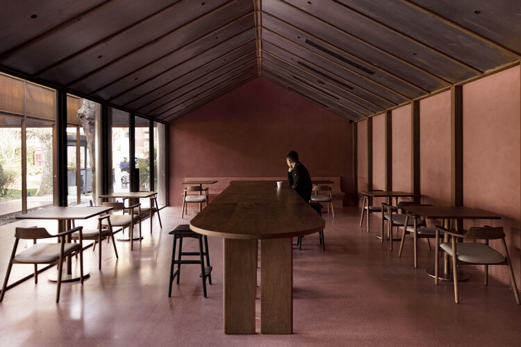 Кофейня Luxun Park / Дизайнерское бюро SHISUO - Фотография интерьера, Столовая, Дерево, Балка