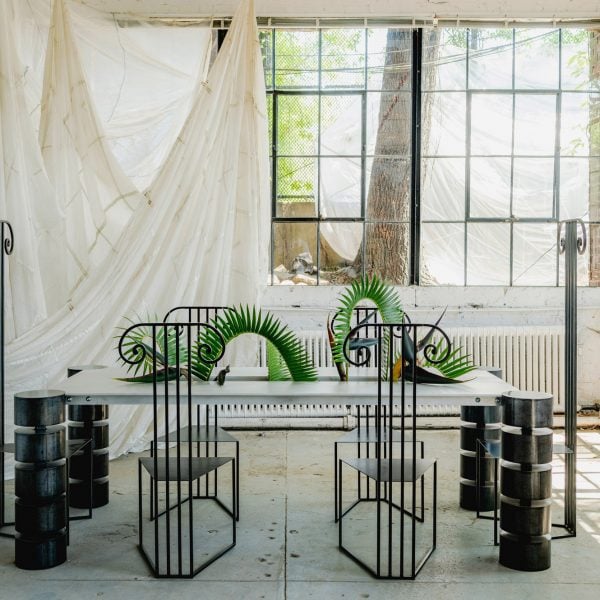 Мика Розенблатт создает мебель, вдохновленную городским пейзажем Нью-Йорка.