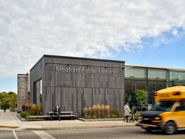 Публичная библиотека Мифорда / LGA Architectural Partners – Экстерьерная фотография, фасад