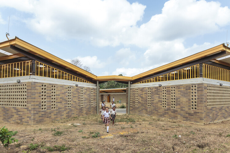 Образовательная архитектура для общества: знакомство с работами Plan:b Architects в Колумбии — изображение 18 из 27