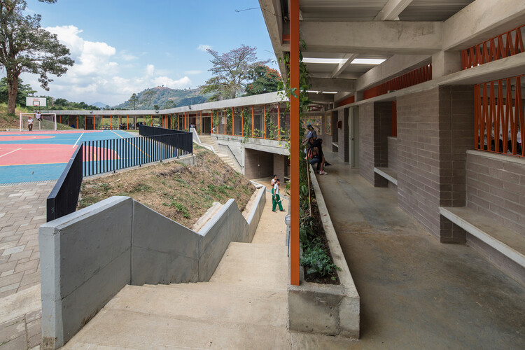 Образовательная архитектура для общества: знакомство с работами Plan:b Architects в Колумбии — изображение 17 из 27
