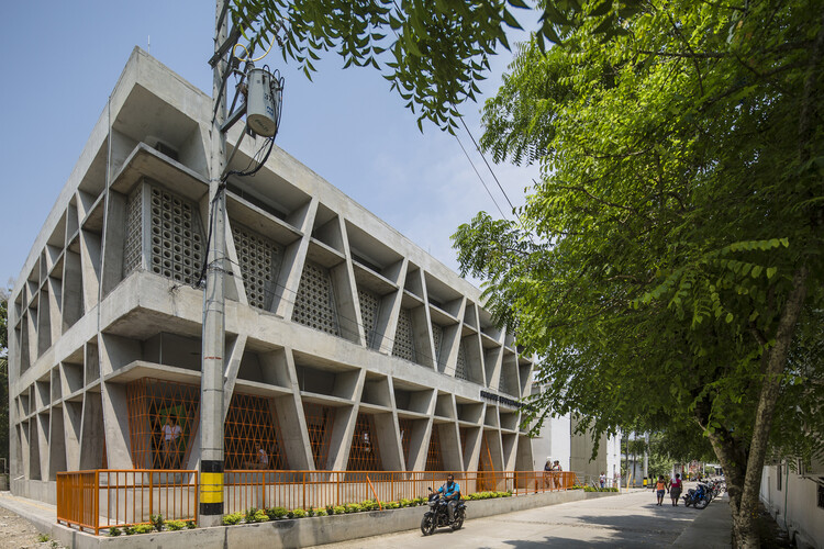 Образовательная архитектура для общества: знакомство с работами Plan:b Architects в Колумбии — изображение 11 из 27