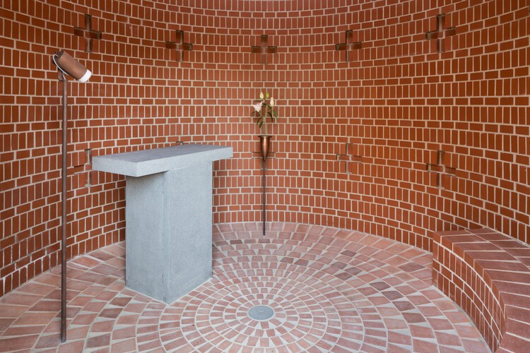 Часовня Святого Антония Падуанского во Фриштаке / Karel Filsak Architects — изображение 5 из 15