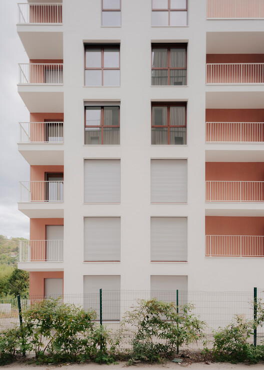 Scala Housing / AQMA - Фотография интерьера, окон, фасада