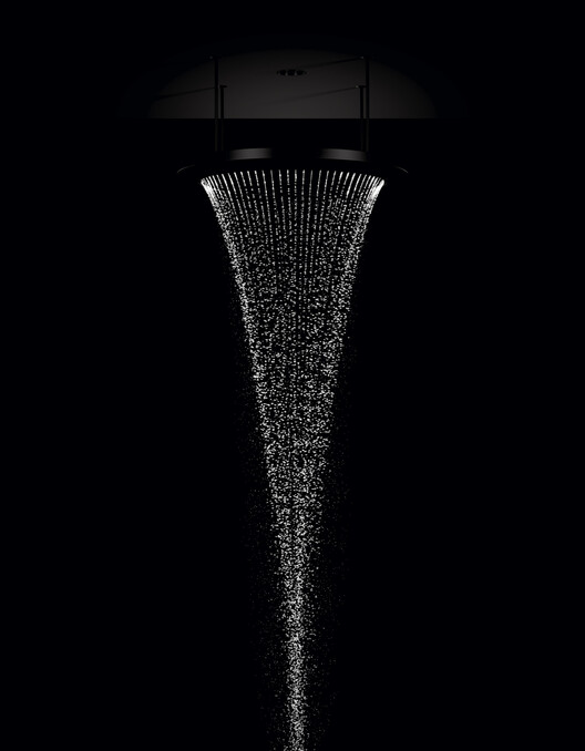 Взаимодействие воды и света в скульптурном душе — изображение 8 из 9