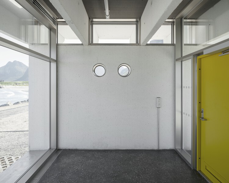 Служебное здание Брунстранды / Vatn Architecture + Jørgen Tandberg Arkitekt MNAL — Фотография интерьера, двери