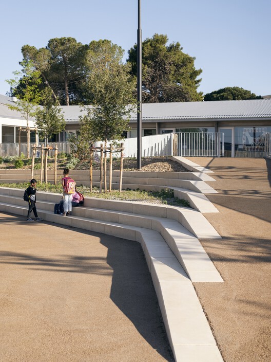 Школьная группа Сэмюэля Пэти / Ateliers OS Architects - Экстерьерная фотография