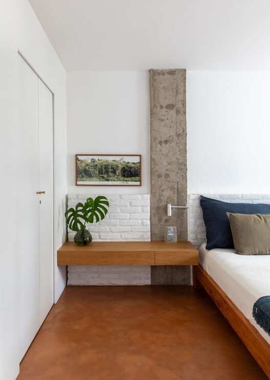 Квартира Bananeira / Angá Arquitetura + Estudio Pedro Luna — Фотография интерьера, спальня