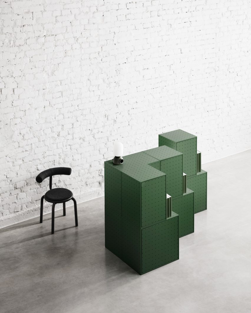 Центральная полка зеленого цвета, разработанная Form Us With Love и произведенная String Furniture.