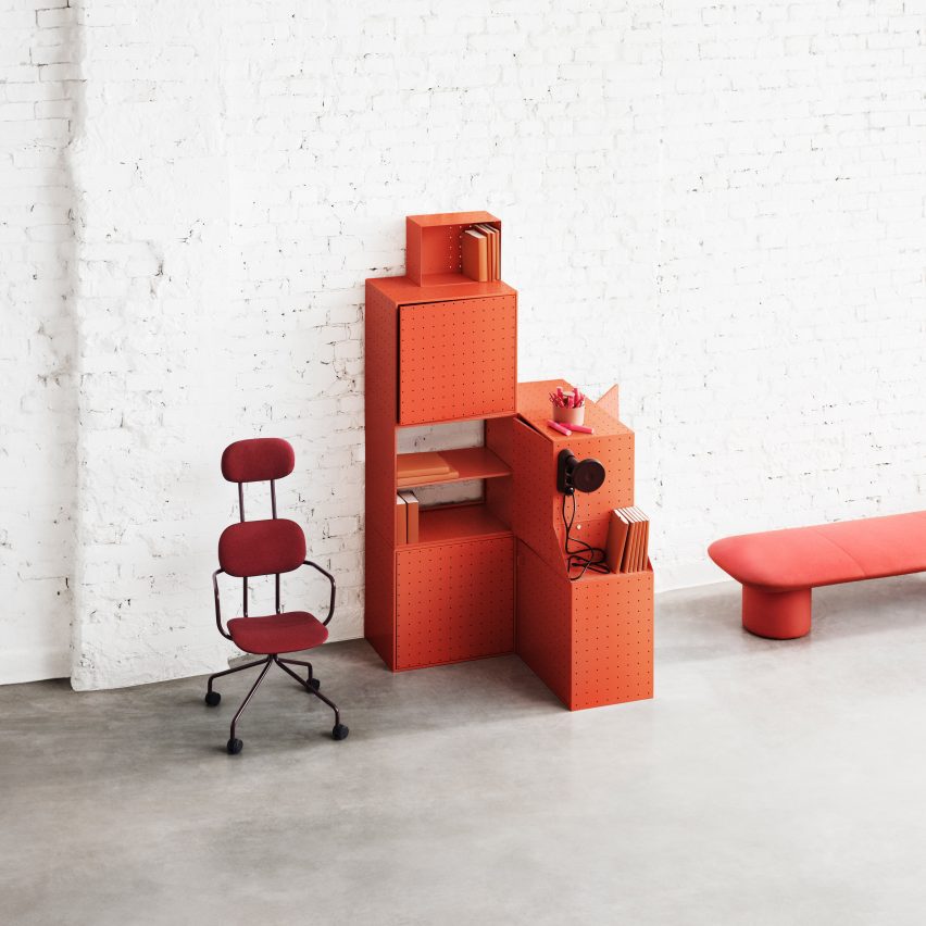 Центральный шкафчик красного цвета, разработанный Form Us With Love и произведенный String Furniture.