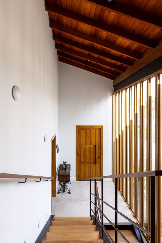 Дом в Иту / Lucio Fleury Arquitetura - Фотография интерьера, окна, балка