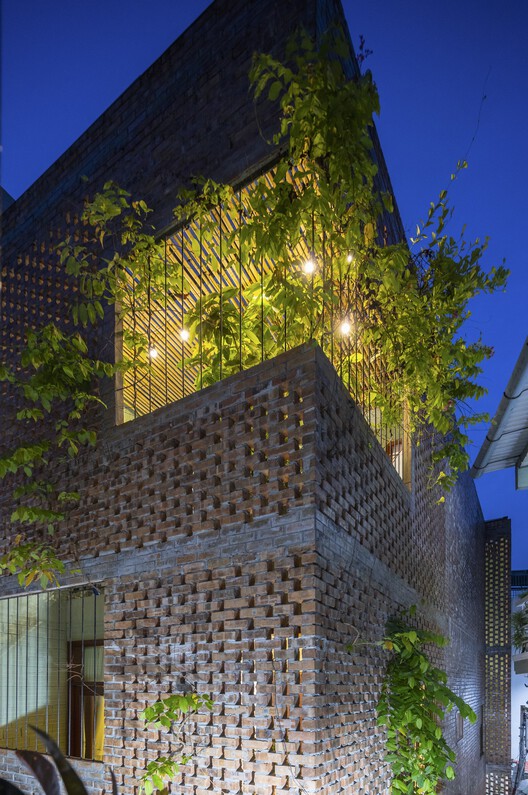 Дом-фонарь / Ho Khue Architects — изображение 36 из 48