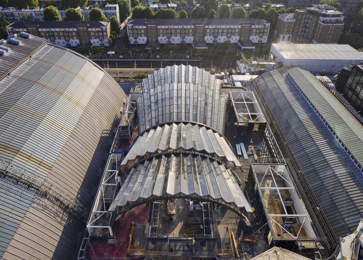 Студия Heatherwick представляет обширный стеклянный навес для проекта возрождения Олимпии в Лондоне – изображение 5 из 6