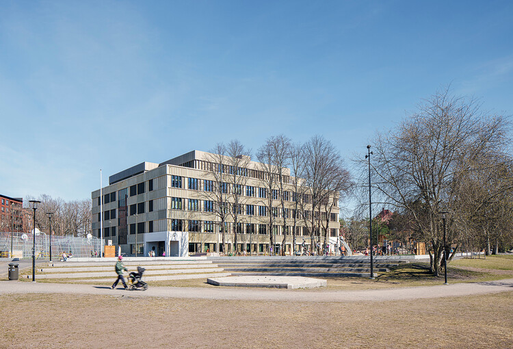 Начальная школа Мидсоммаркрансен / Тенгбом — изображение 3 из 24