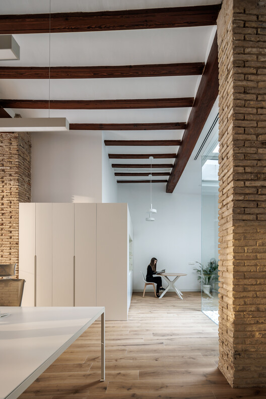 Офис ESPAI HB / HB Estudi d'Arquitectura — изображение 3 из 26
